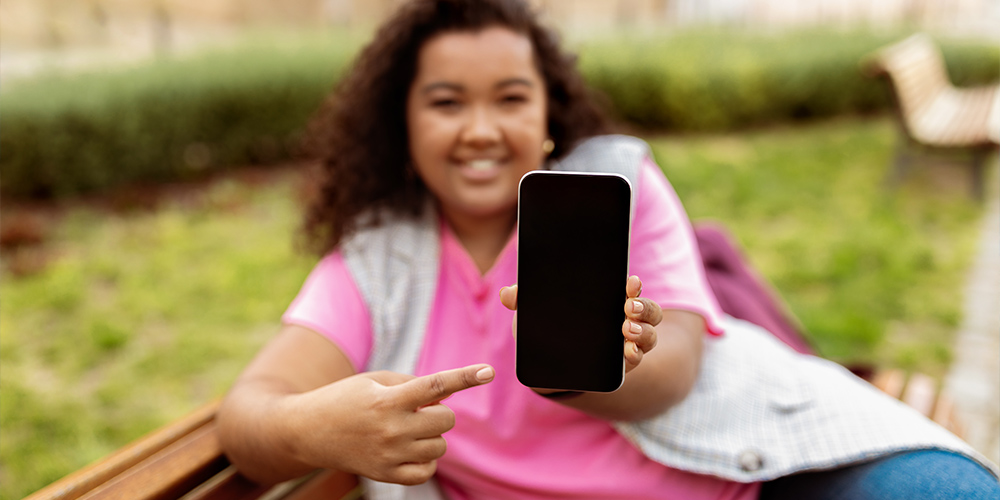 LA Foster Youth Get Free Cellphones