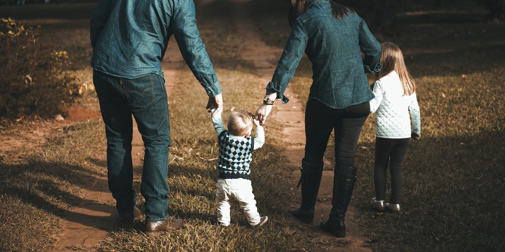 toddlers with parents walking