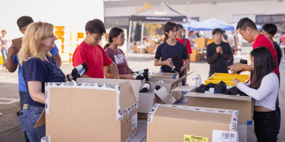 volunteers helping with texas rapid response