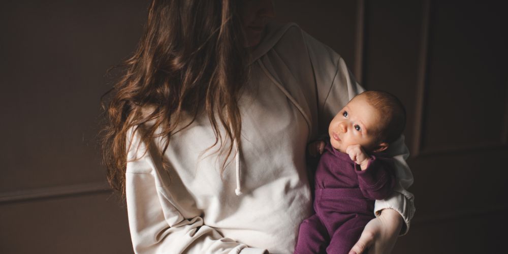 woman fostering teenage mothers