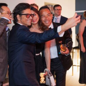 john stamos taking selfies with fans