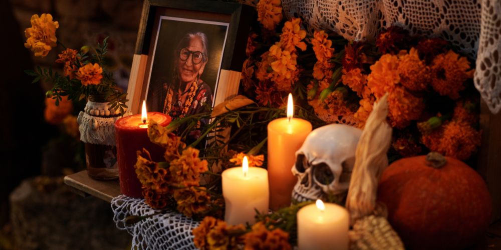 How is Día de los Muertos Celebrated in America