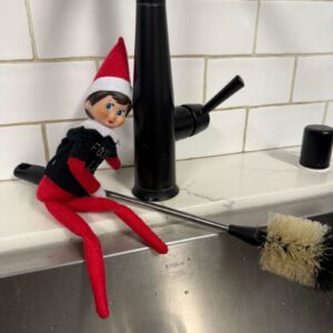 Positive elf on the shelf ideas involving helping with chores