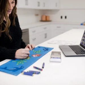 victoria-decorating-vsp-sweet-case-panel Woman decorating a Sweet Case virtual project kit panel